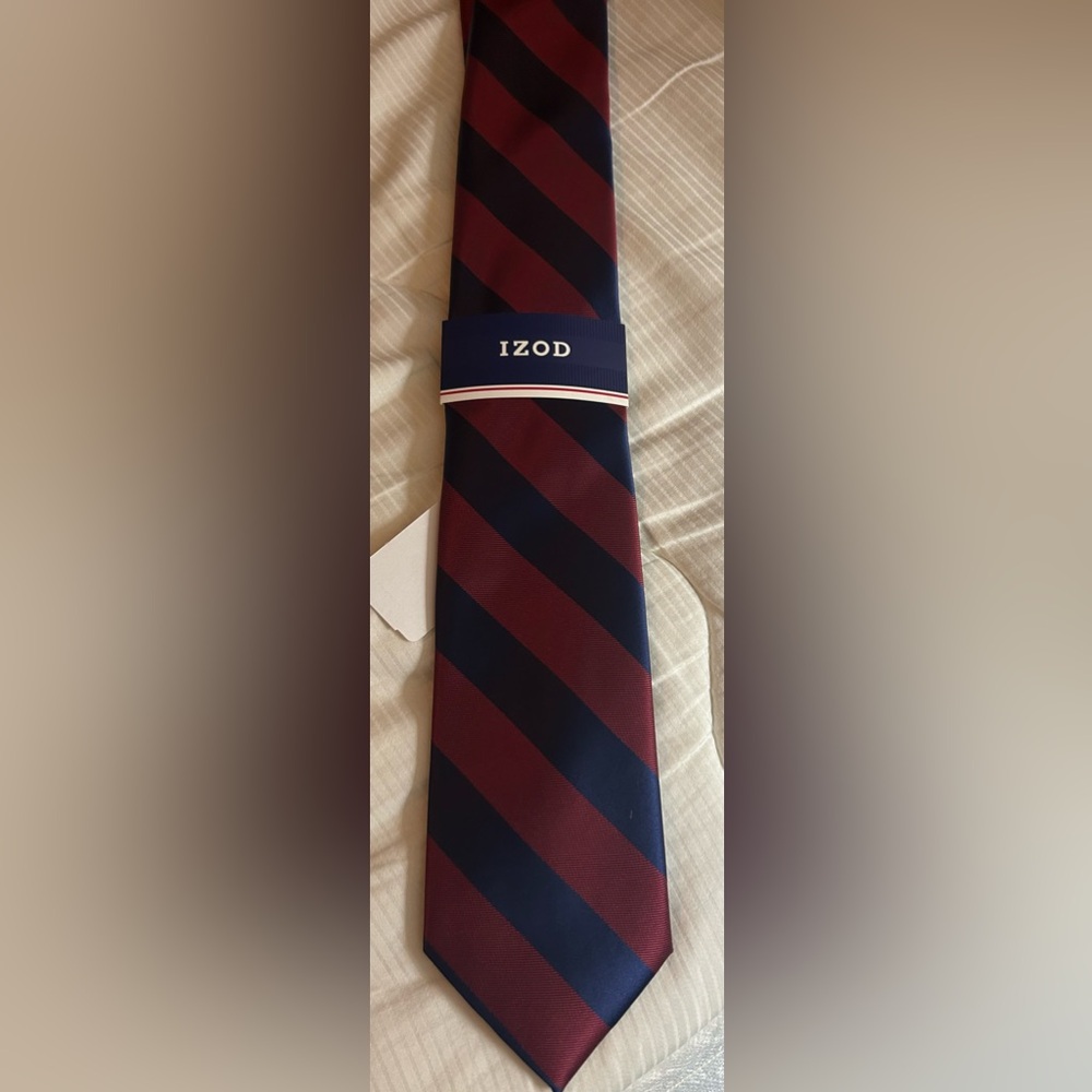 Izod Men’s tie. NWT, maroon and navy